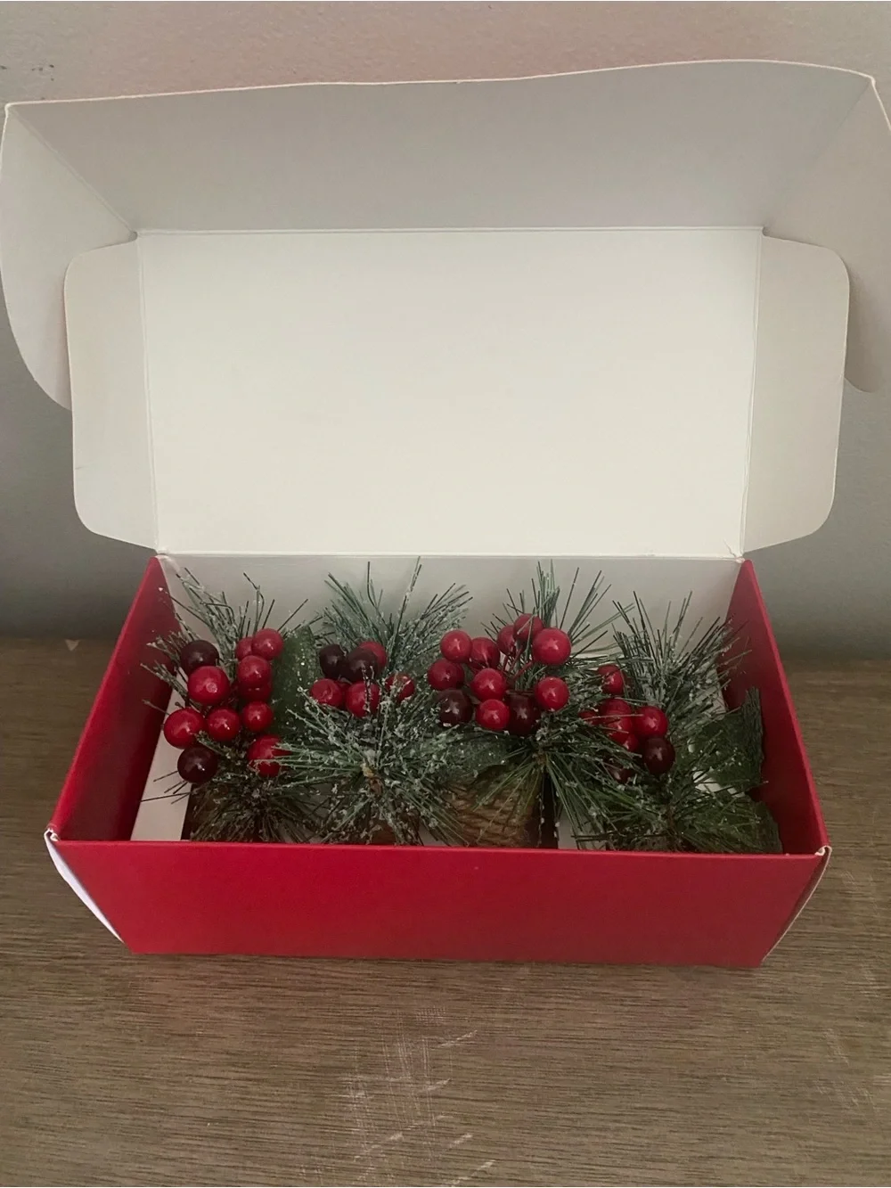Williams Sonoma Holly Berry Napkin Rings Set of 4 NWT